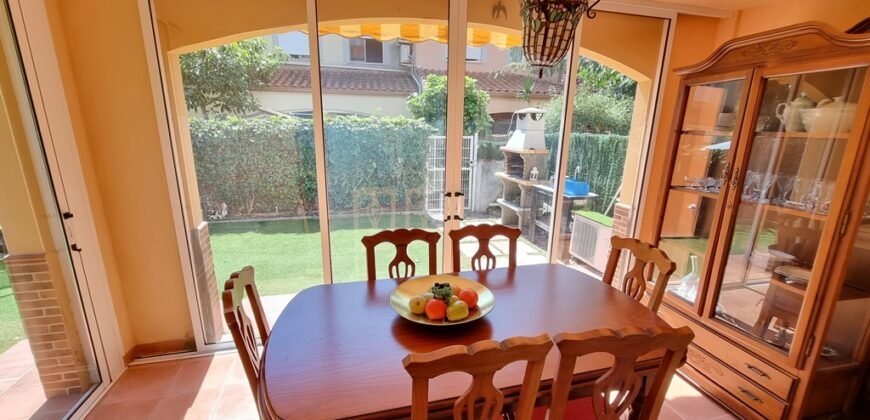 Ref: 185 Chalet pareado Urb. Els ametllers de Vilafortuny Cambrils
