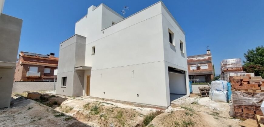 Ref: 305 Chalet individual con piscina (Obra nueva) en Vilafortuny Cambrils