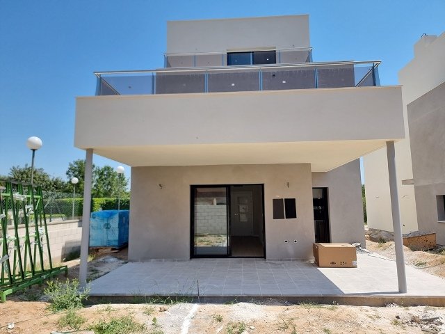 Ref: 304 Chalet pareado con piscina (obra nueva) en Vilafortuny Cambrils